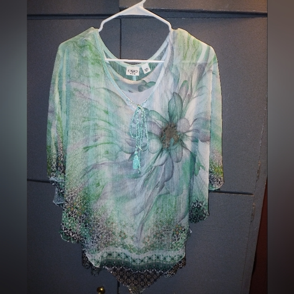 Cato womens Size 14/16 angel wing Or Butterfly Sleeve Floral Top